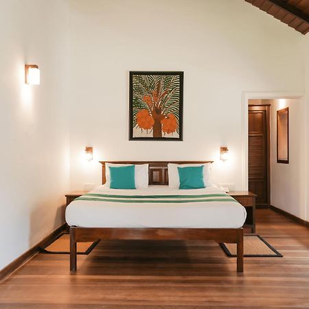 Hibiscus Beach Hotel & Villas Kalutara Esterno foto