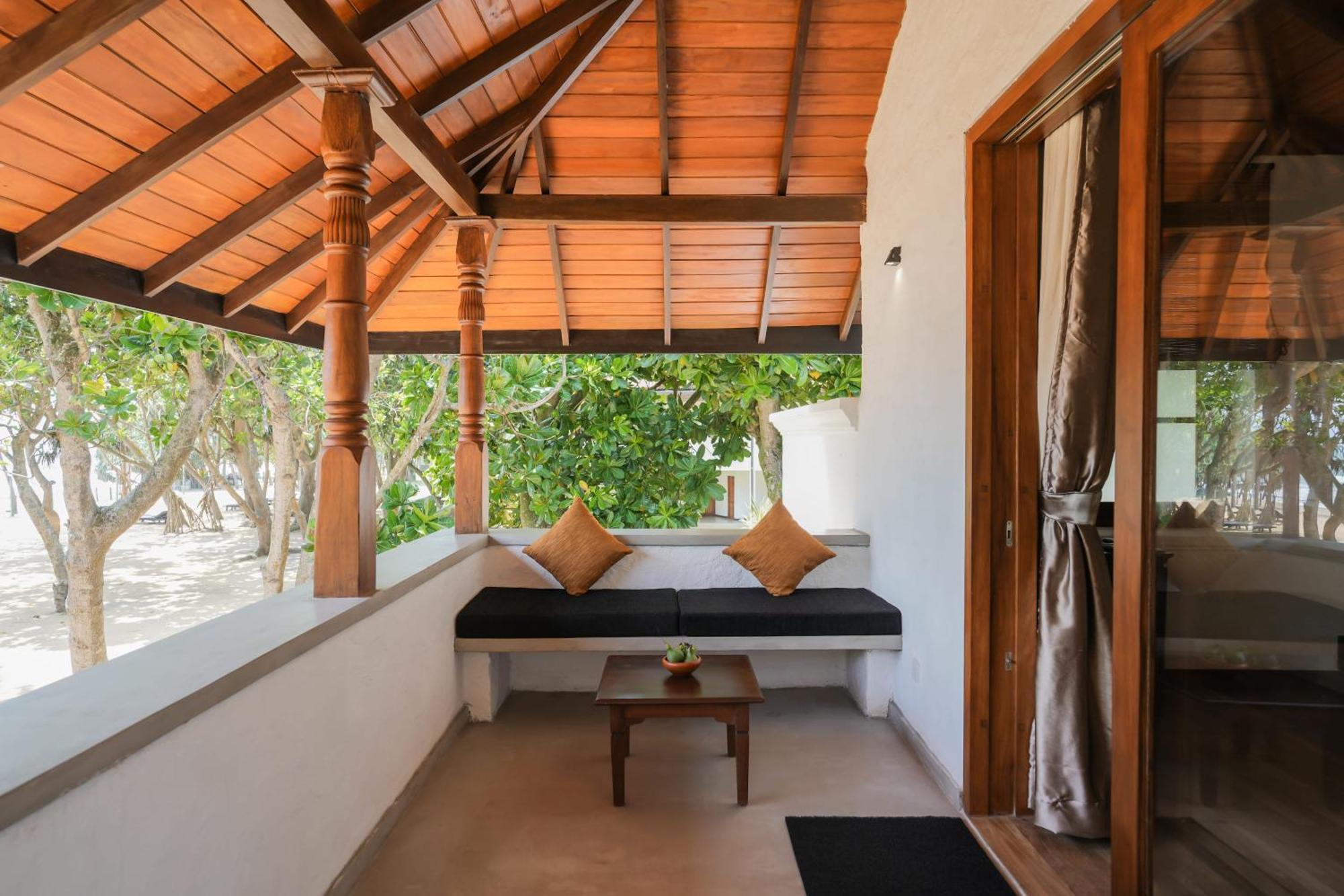 Hibiscus Beach Hotel & Villas Kalutara Esterno foto