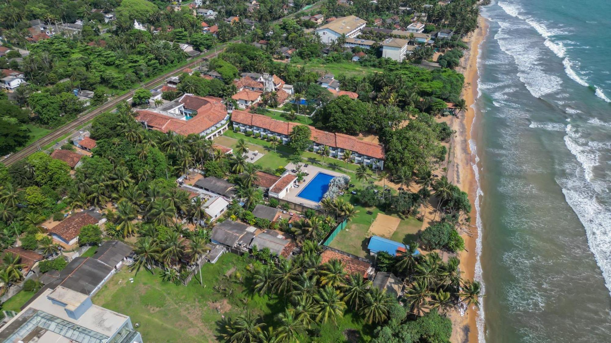 Hibiscus Beach Hotel & Villas Kalutara Esterno foto