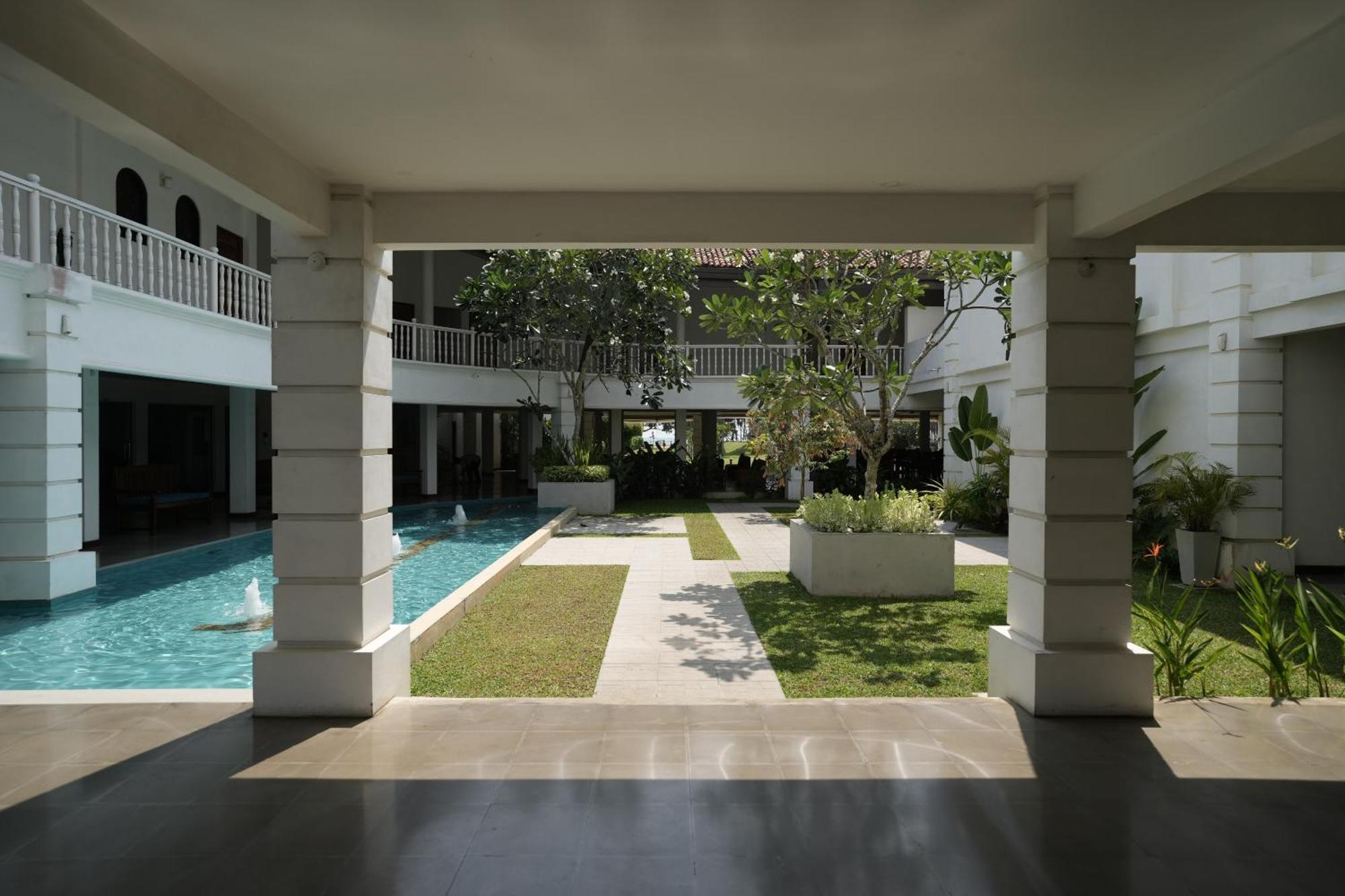 Hibiscus Beach Hotel & Villas Kalutara Esterno foto