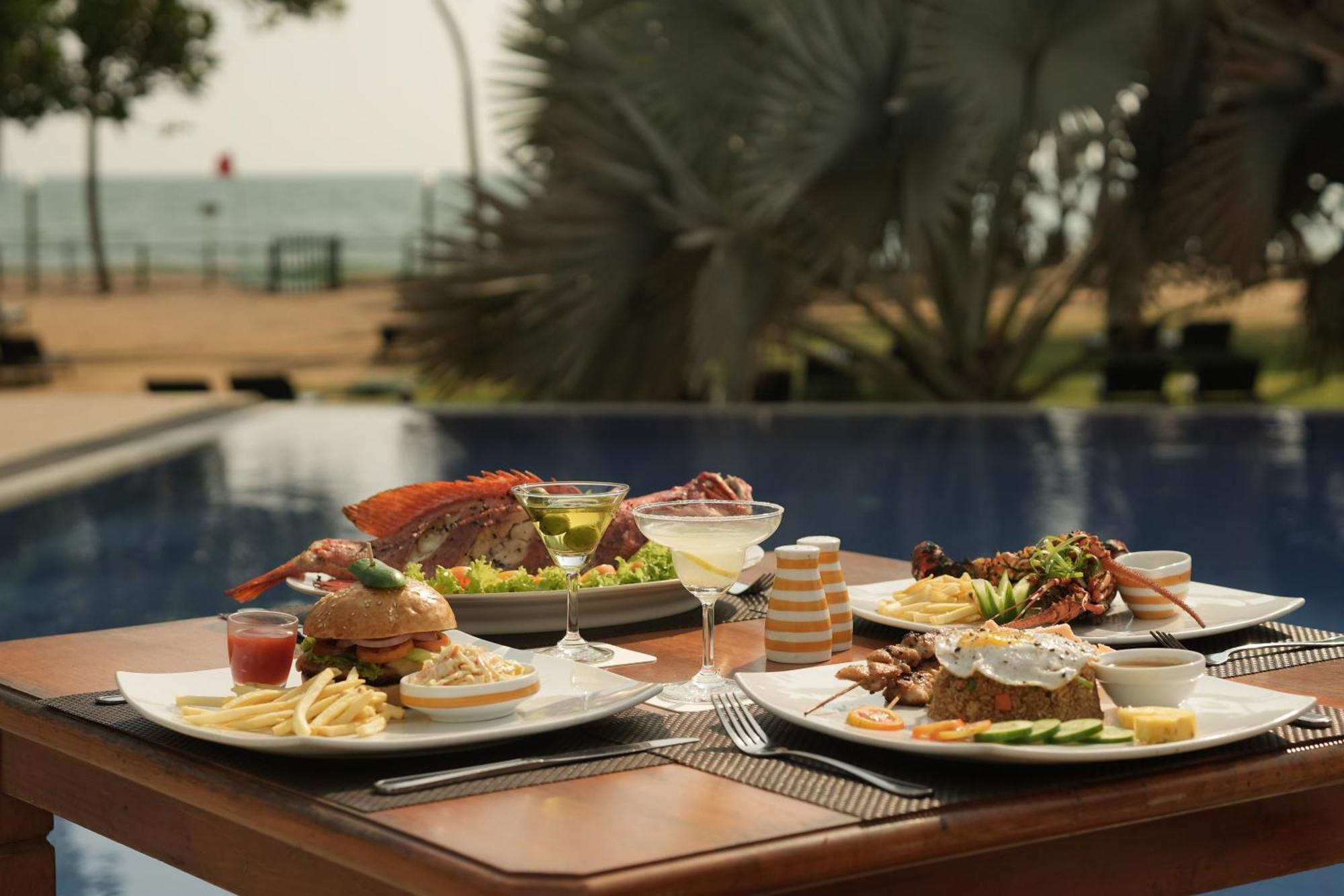 Hibiscus Beach Hotel & Villas Kalutara Esterno foto