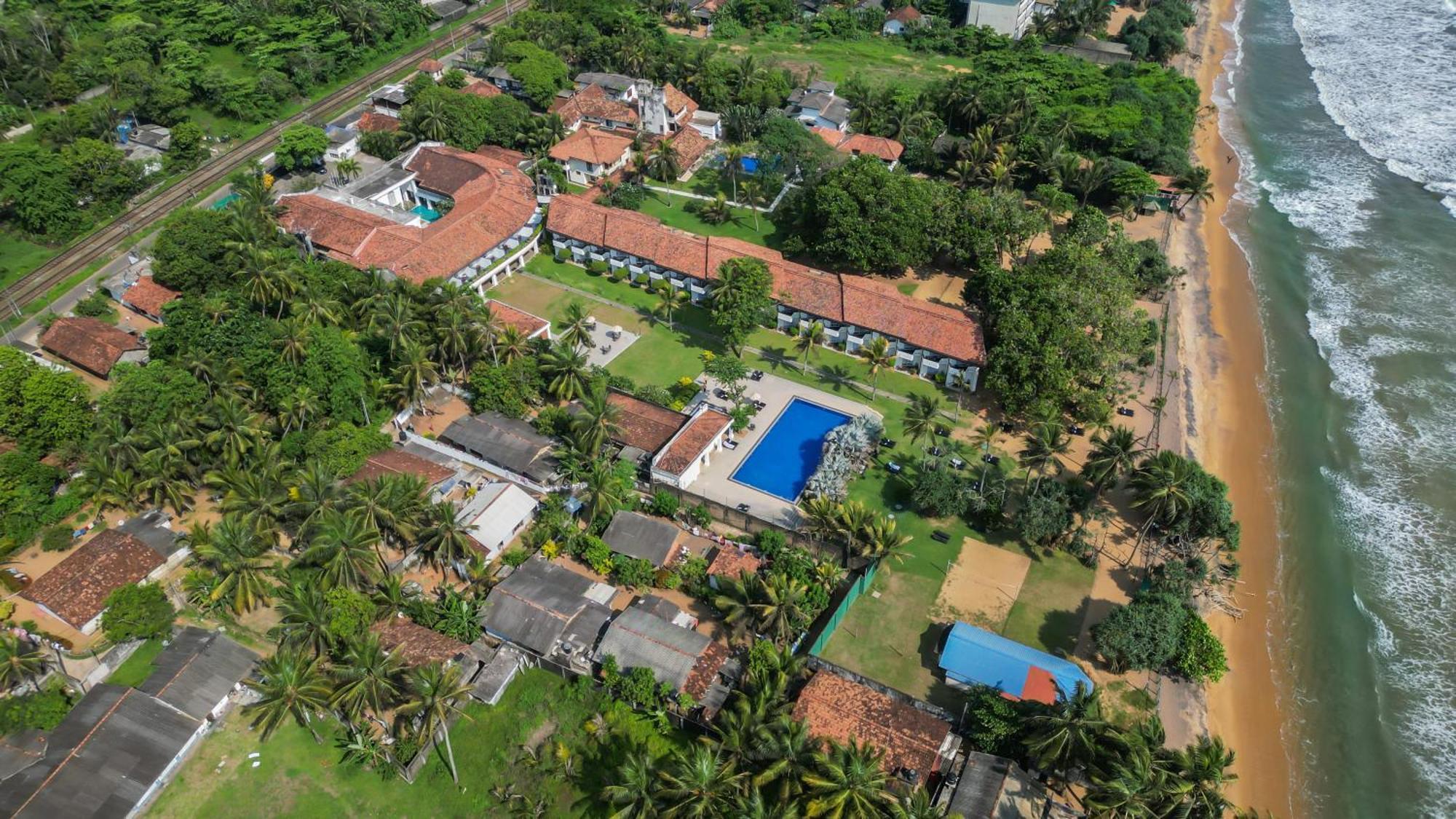 Hibiscus Beach Hotel & Villas Kalutara Esterno foto