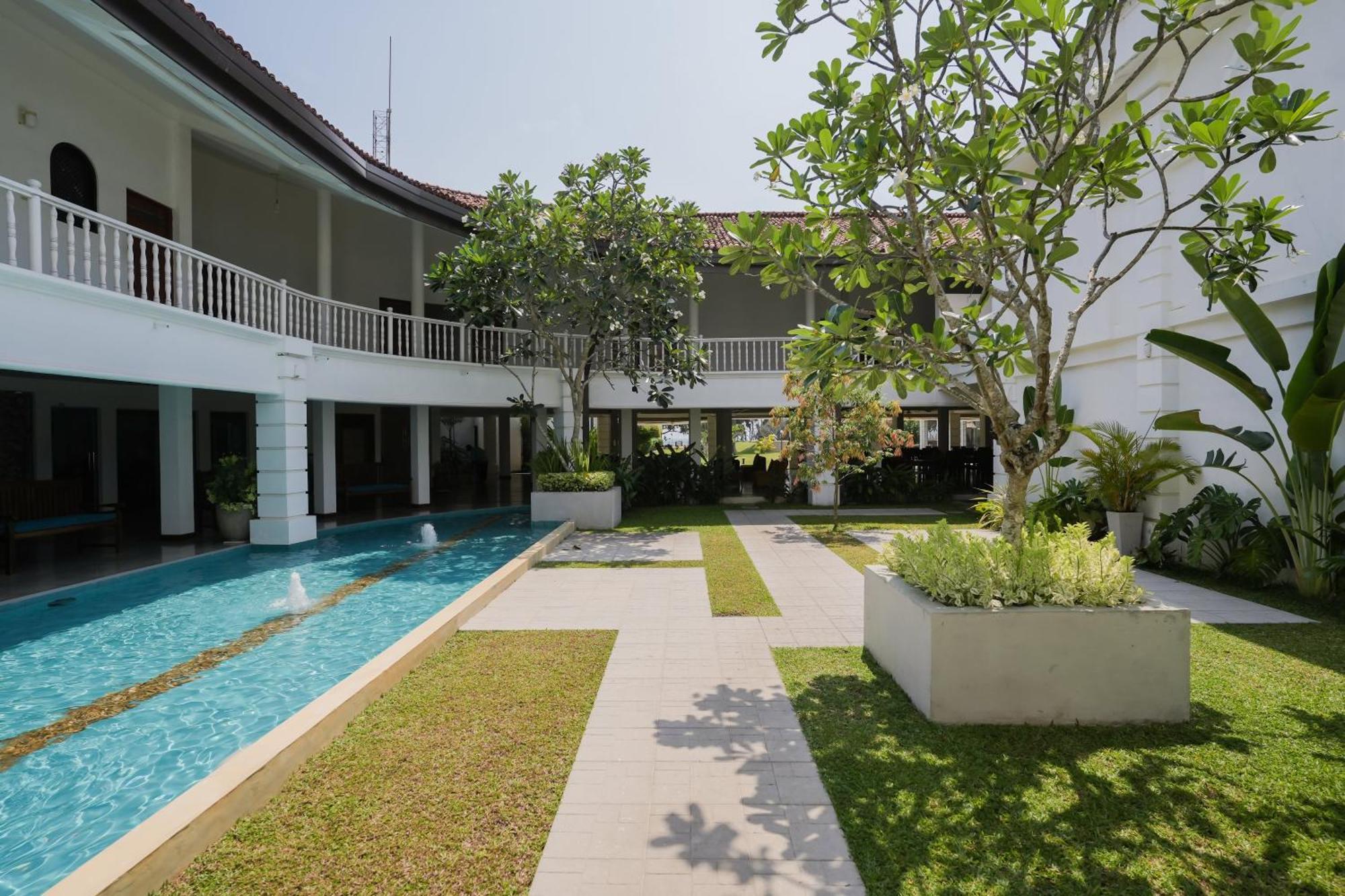 Hibiscus Beach Hotel & Villas Kalutara Esterno foto