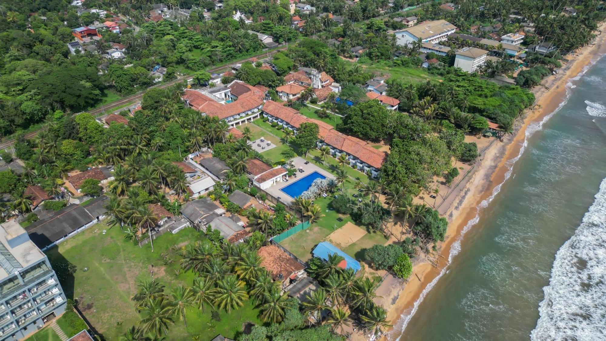 Hibiscus Beach Hotel & Villas Kalutara Esterno foto