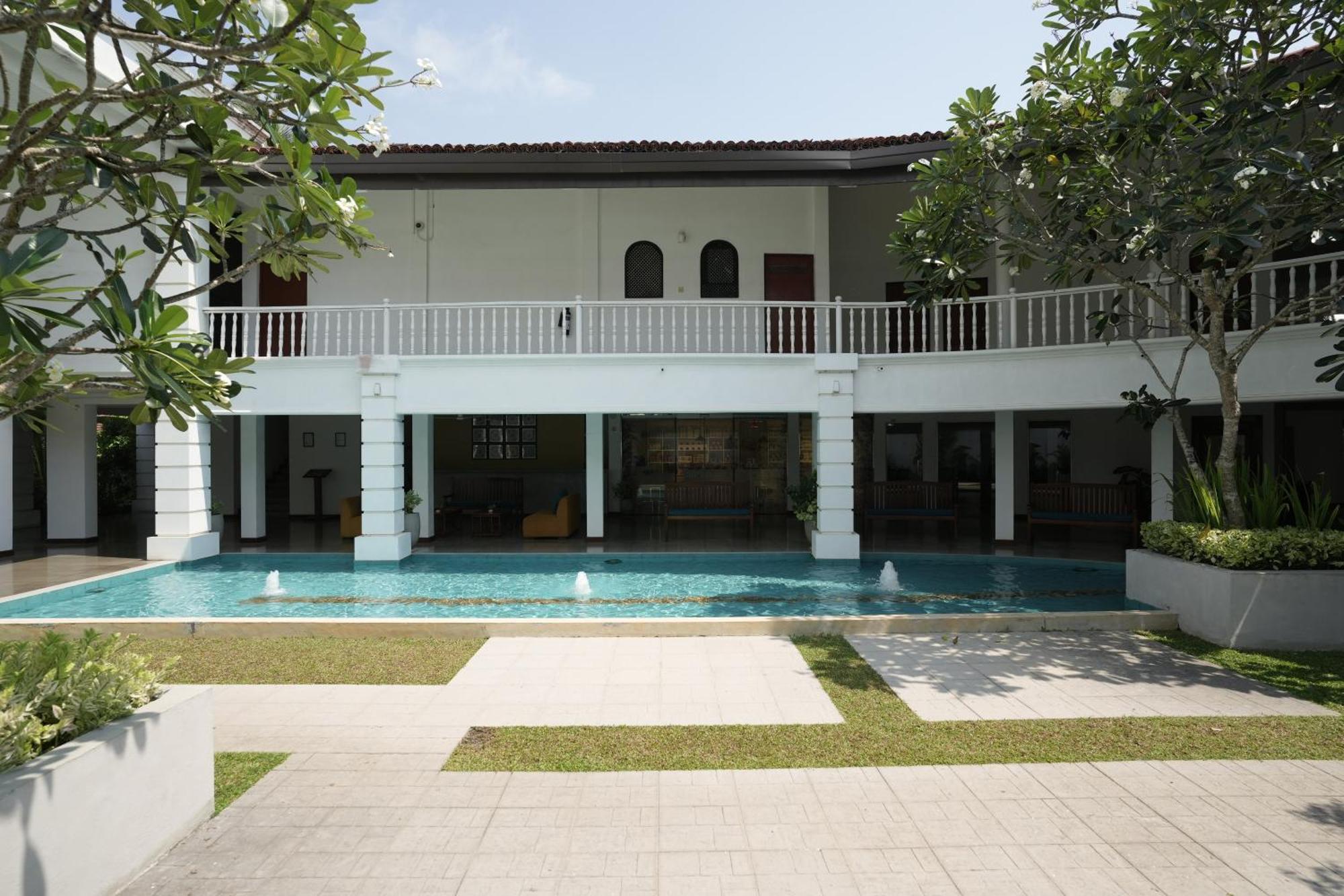Hibiscus Beach Hotel & Villas Kalutara Esterno foto