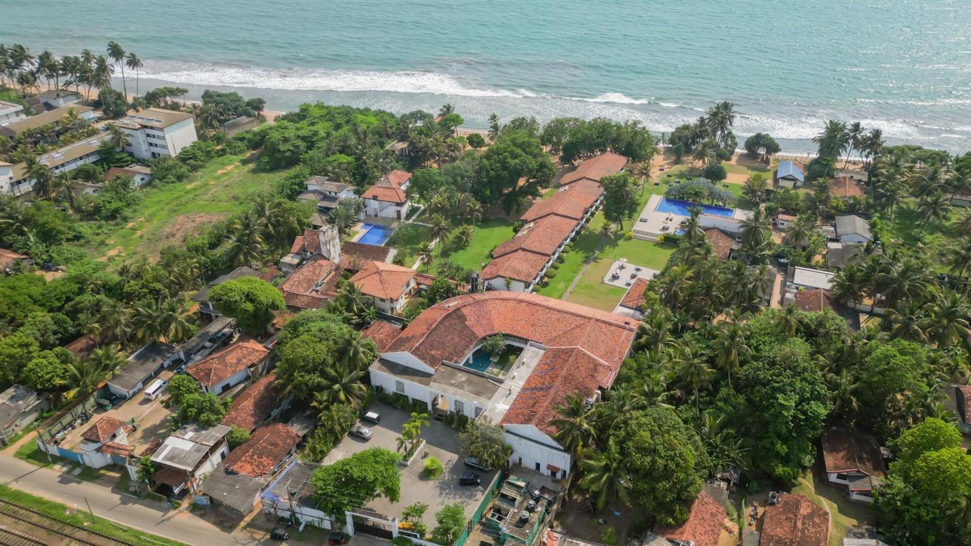 Hibiscus Beach Hotel & Villas Kalutara Esterno foto