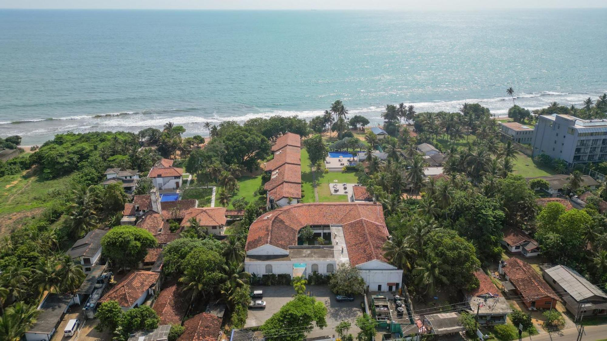Hibiscus Beach Hotel & Villas Kalutara Esterno foto