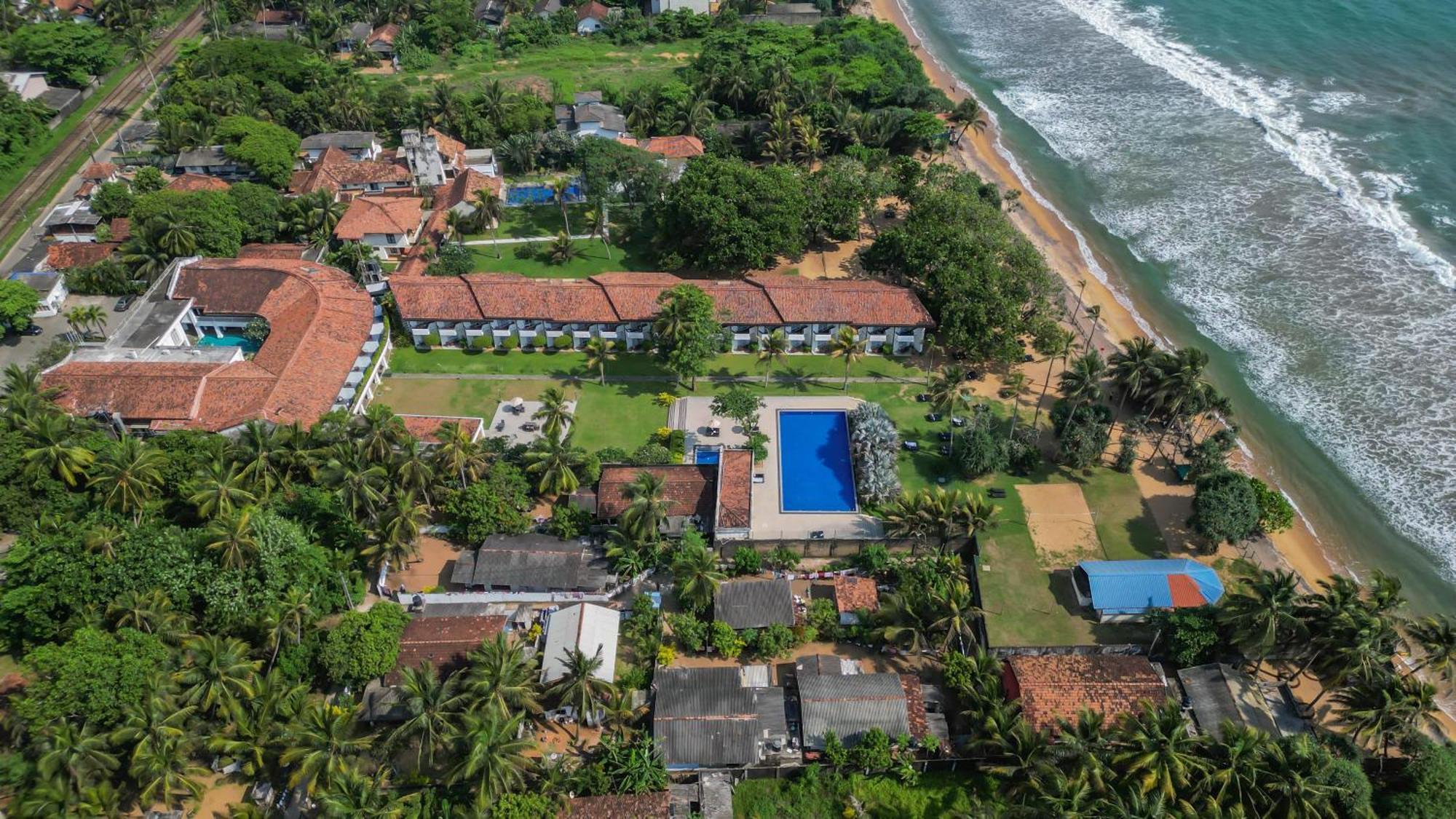 Hibiscus Beach Hotel & Villas Kalutara Esterno foto