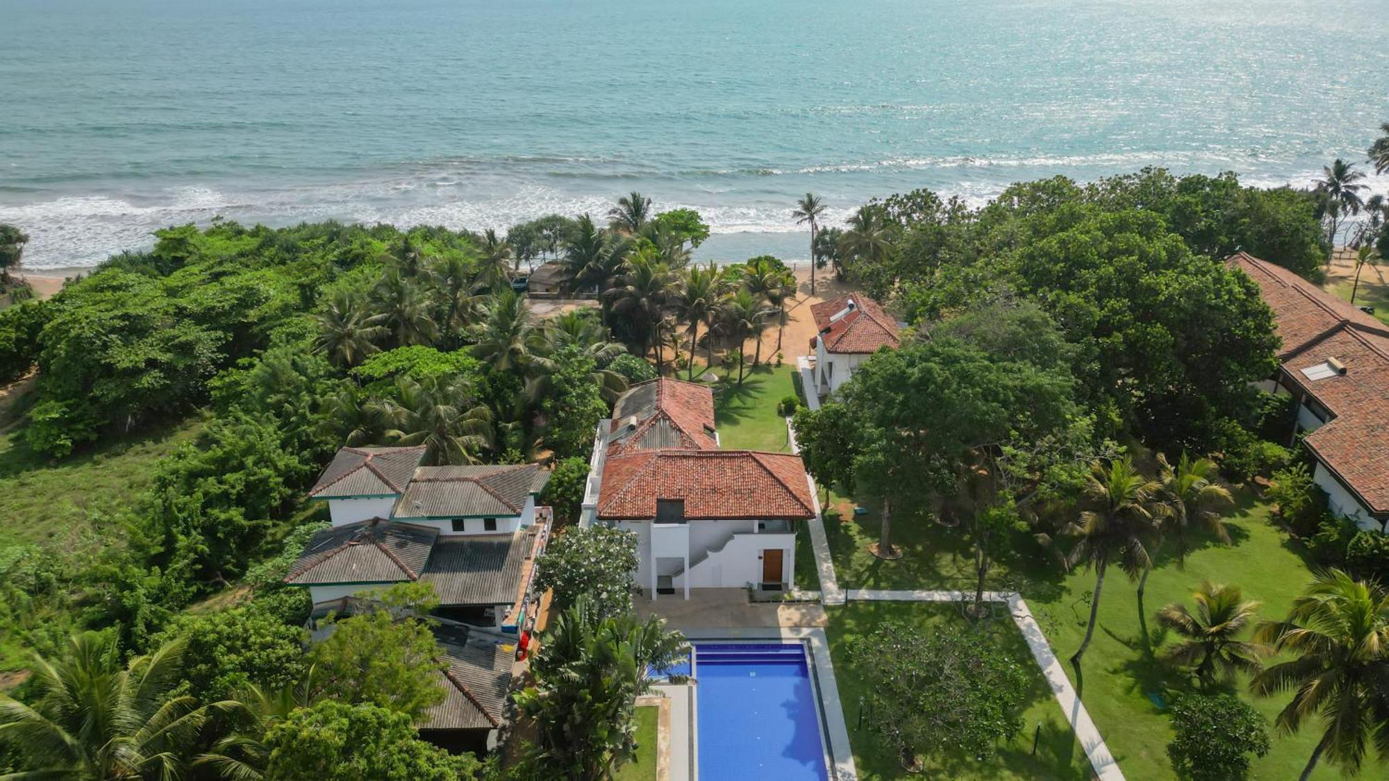 Hibiscus Beach Hotel & Villas Kalutara Esterno foto