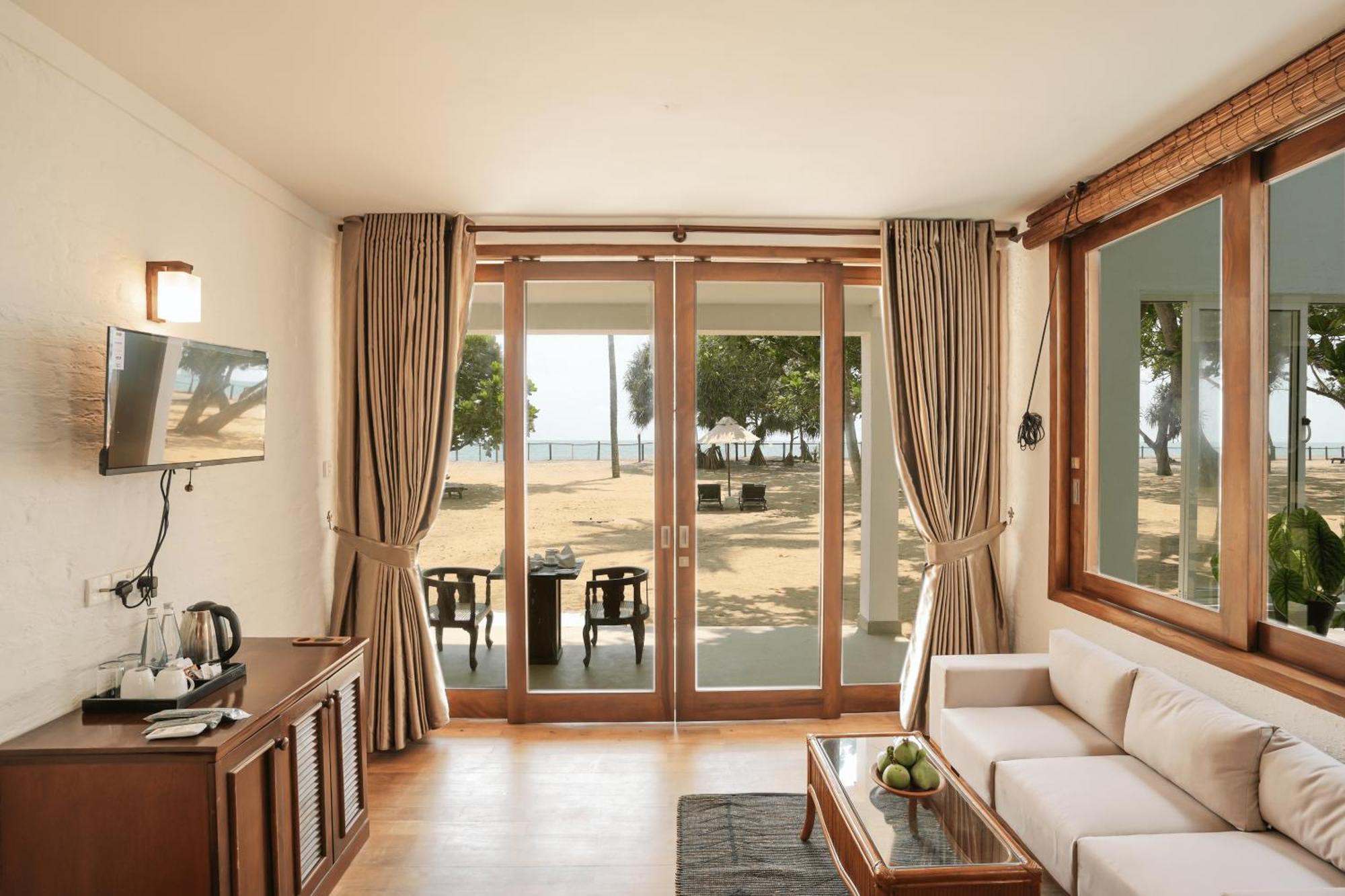 Hibiscus Beach Hotel & Villas Kalutara Esterno foto