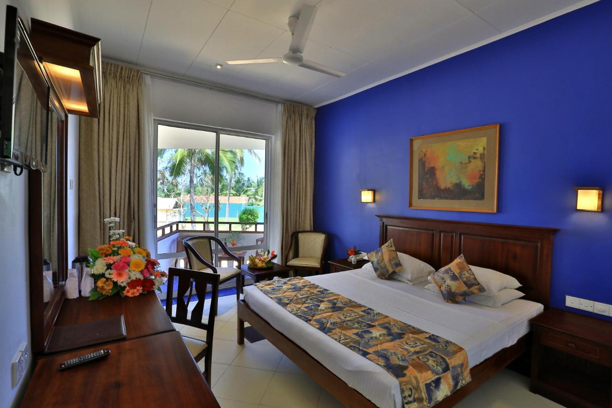 Hibiscus Beach Hotel & Villas Kalutara Esterno foto