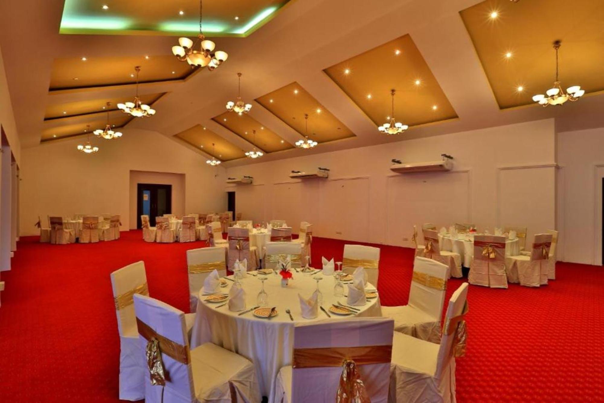 Hibiscus Beach Hotel & Villas Kalutara Esterno foto