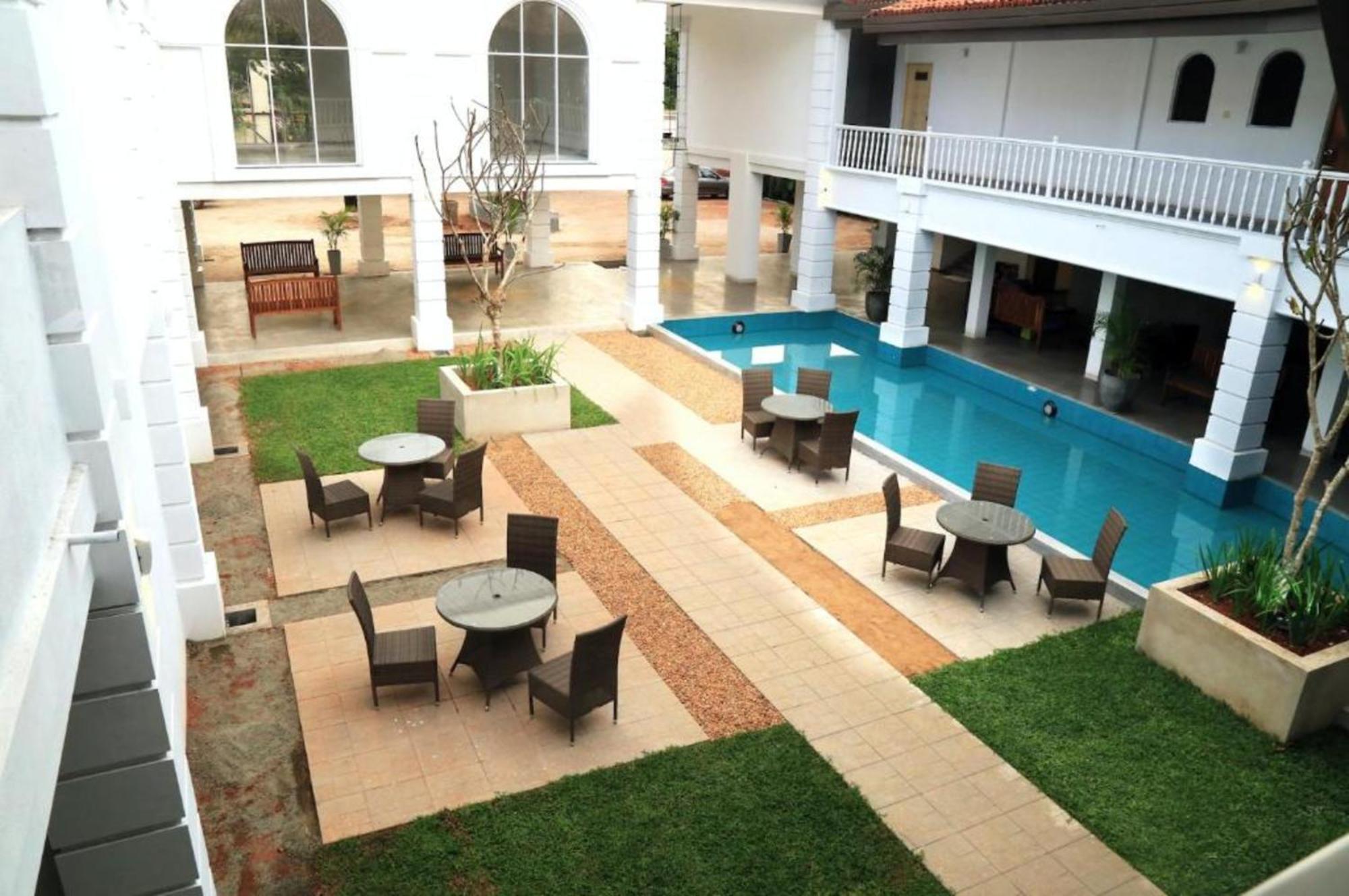 Hibiscus Beach Hotel & Villas Kalutara Esterno foto